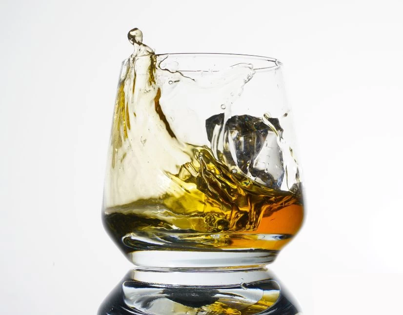 Johnnie Walker viski: Vodič kroz vrste, cene i kako da ga kupite online u Srbiji
