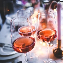 KORISTI OD ROZE VINA