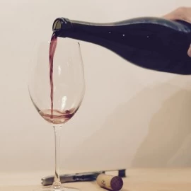 NEKE ČINJENICE O SERVIRANJU VINA