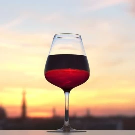 ŠEST KORISTI OD CRVENOG VINA